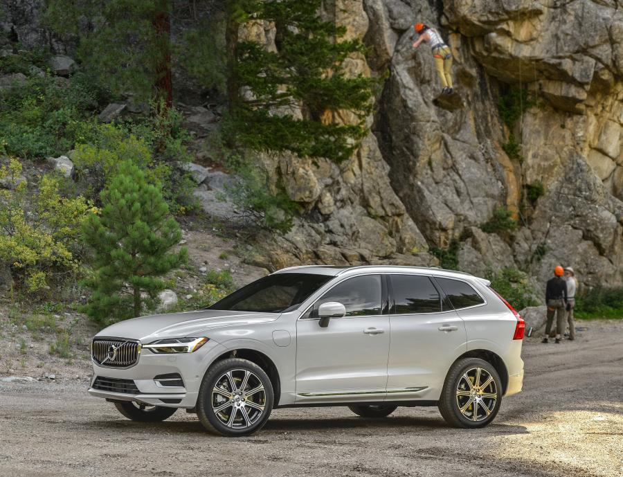  Volvo XC60 T8 Inscription 2017 года  (NA) (фото 11 из 23)